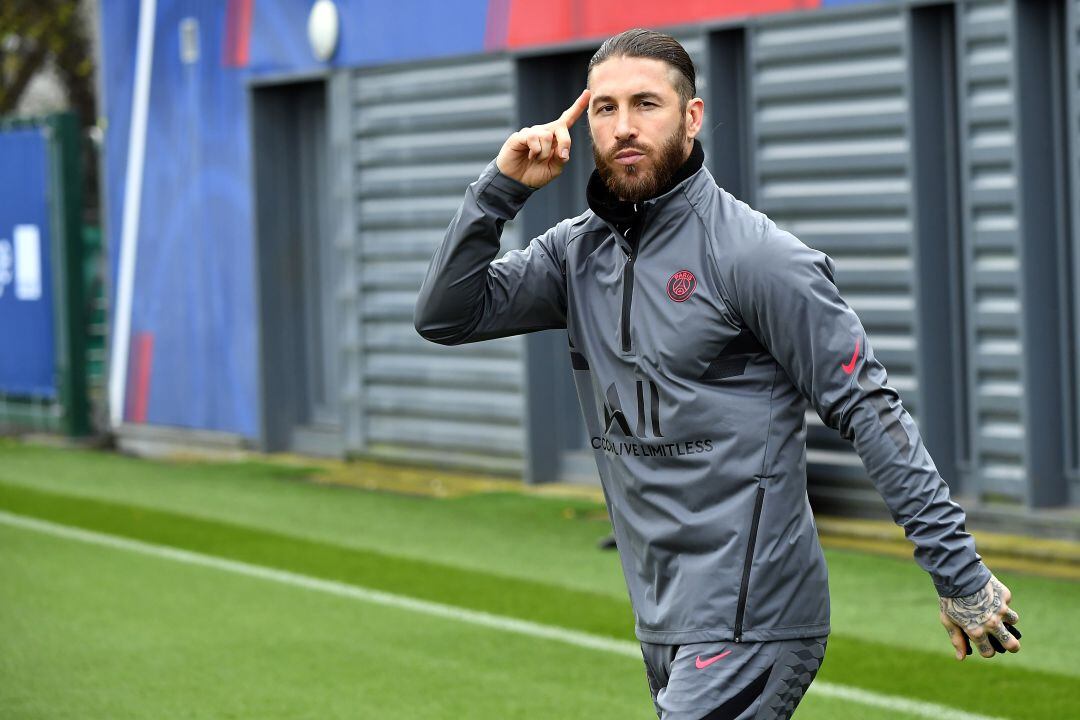 Sergio Ramos, en un entrenamiento con el PSG. 