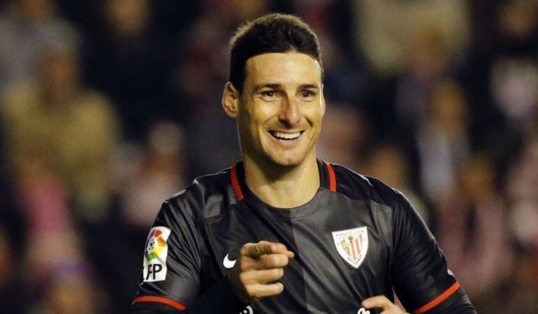 Aritz Aduriz consiguió un hat-trick ante el Rayo en Vallecas.