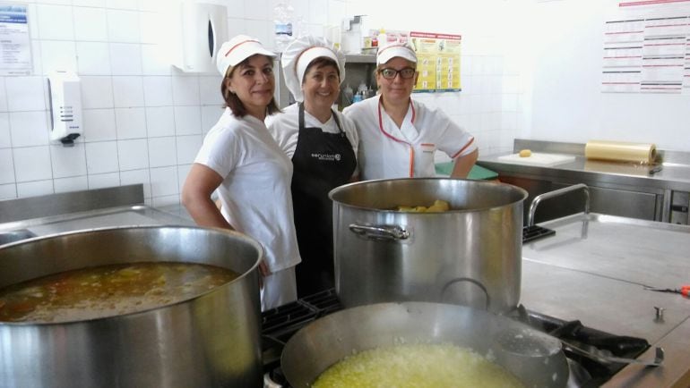 Equipo de cocina del Colegio Público Juan Rico y Amat de Elda 