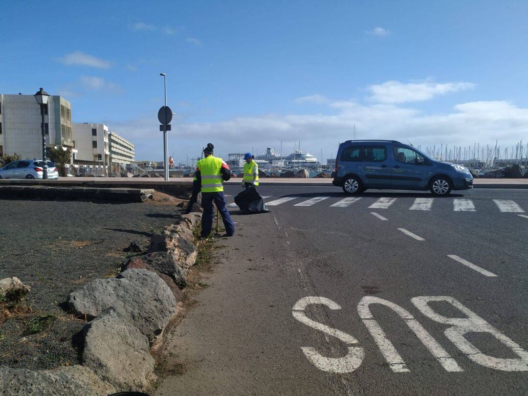 Las cuadrillas de limpieza actuando