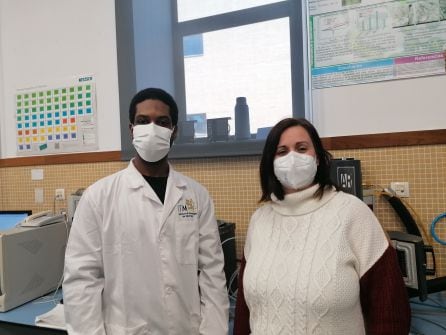 Dos de los investigadores que trabajan en el proyecto &#039;Bioresins&#039; del Campus de Alcoy de la Universitat Politècnica de València.