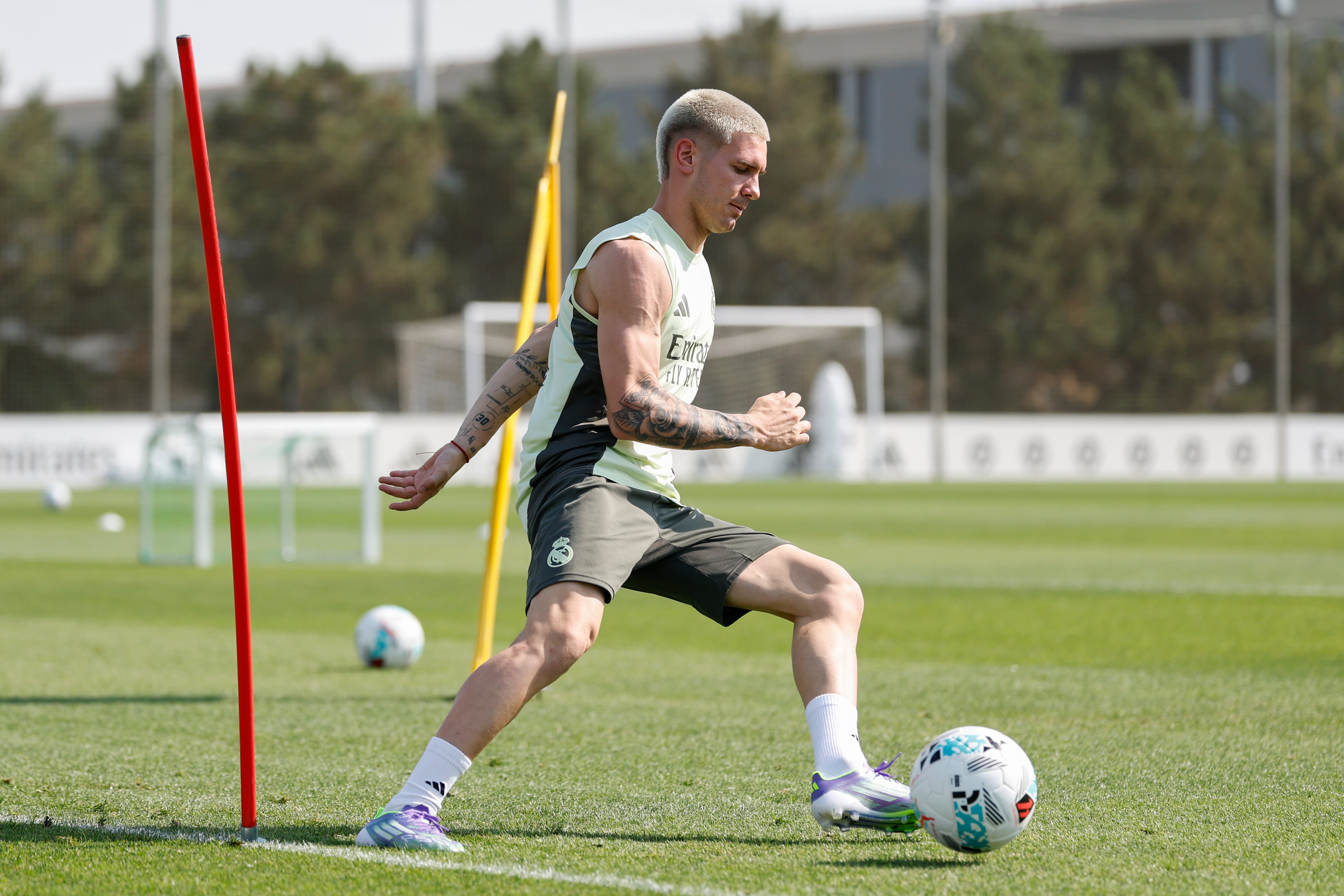 Franco Mastantuono, del Real Madrid, entrena en las instalaciones de Valdebebas el 15 de agosto de 2025 en Madrid, España. (Foto de David S. Bustamante/Real Madrid vía Getty Images)