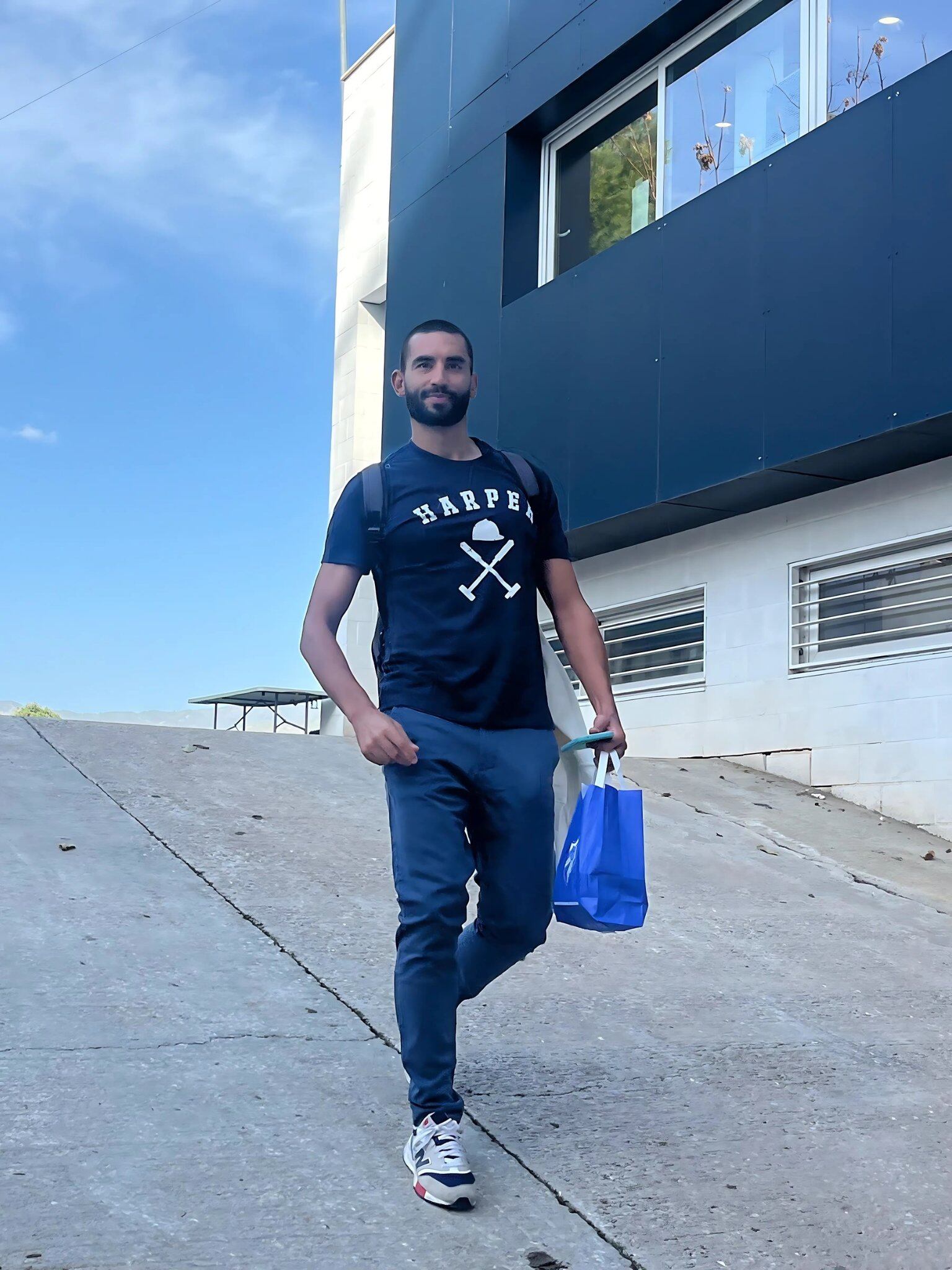 El defensa Einar Galilea, baja en el entrenamiento por un problema muscular