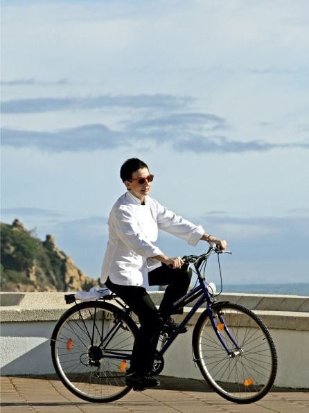 Carme Ruscalleda, paseando por Sant Pol de Mar (Barcelona).