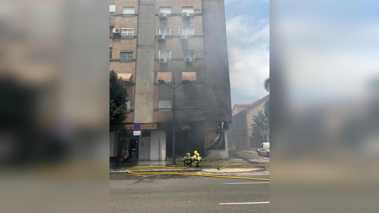 Incendio en avenida del Puerto en València. Foto: Ayuntamiento de València