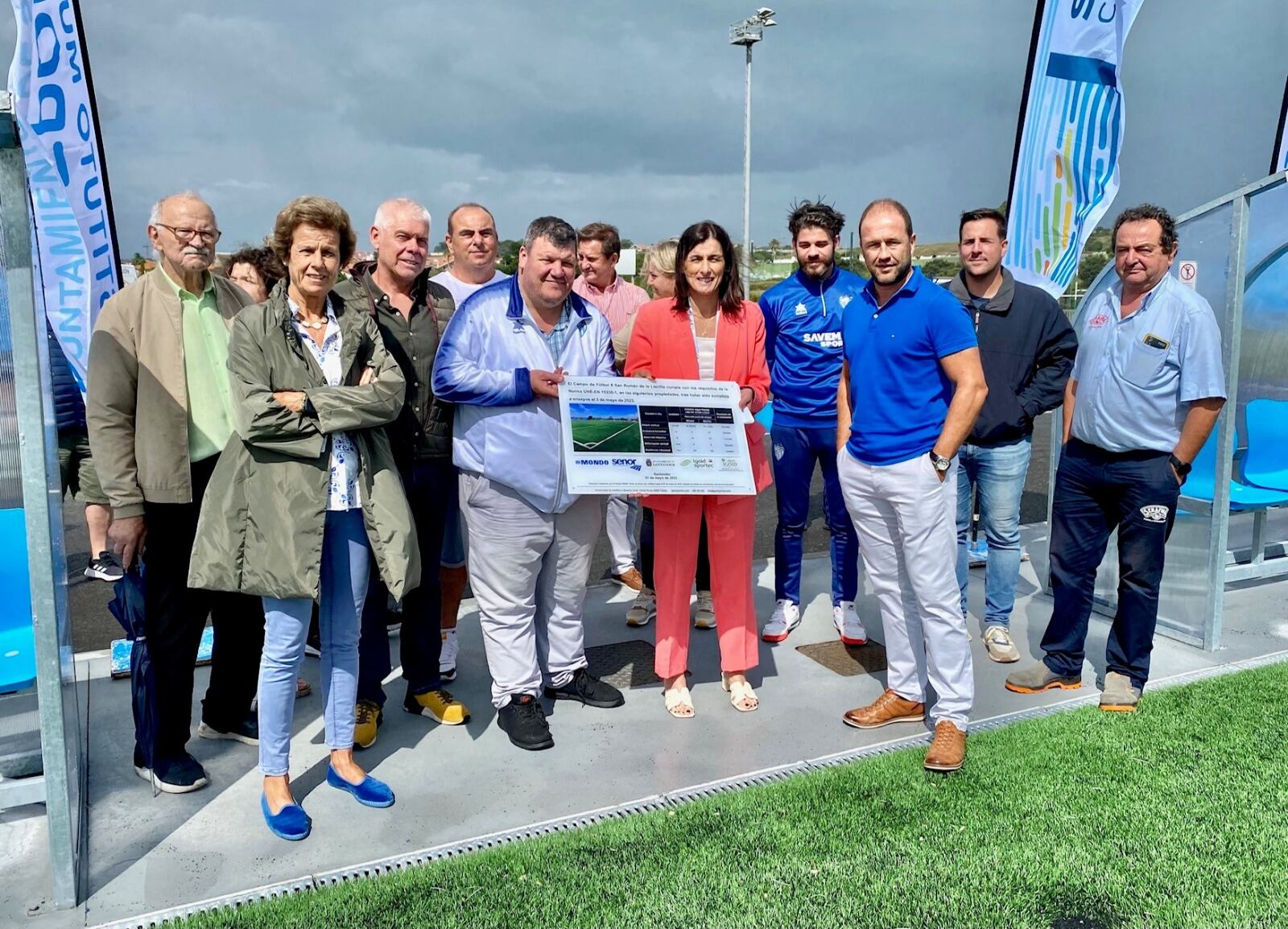 San Román estrena su campo de fútbol 8 tras siete meses de obras