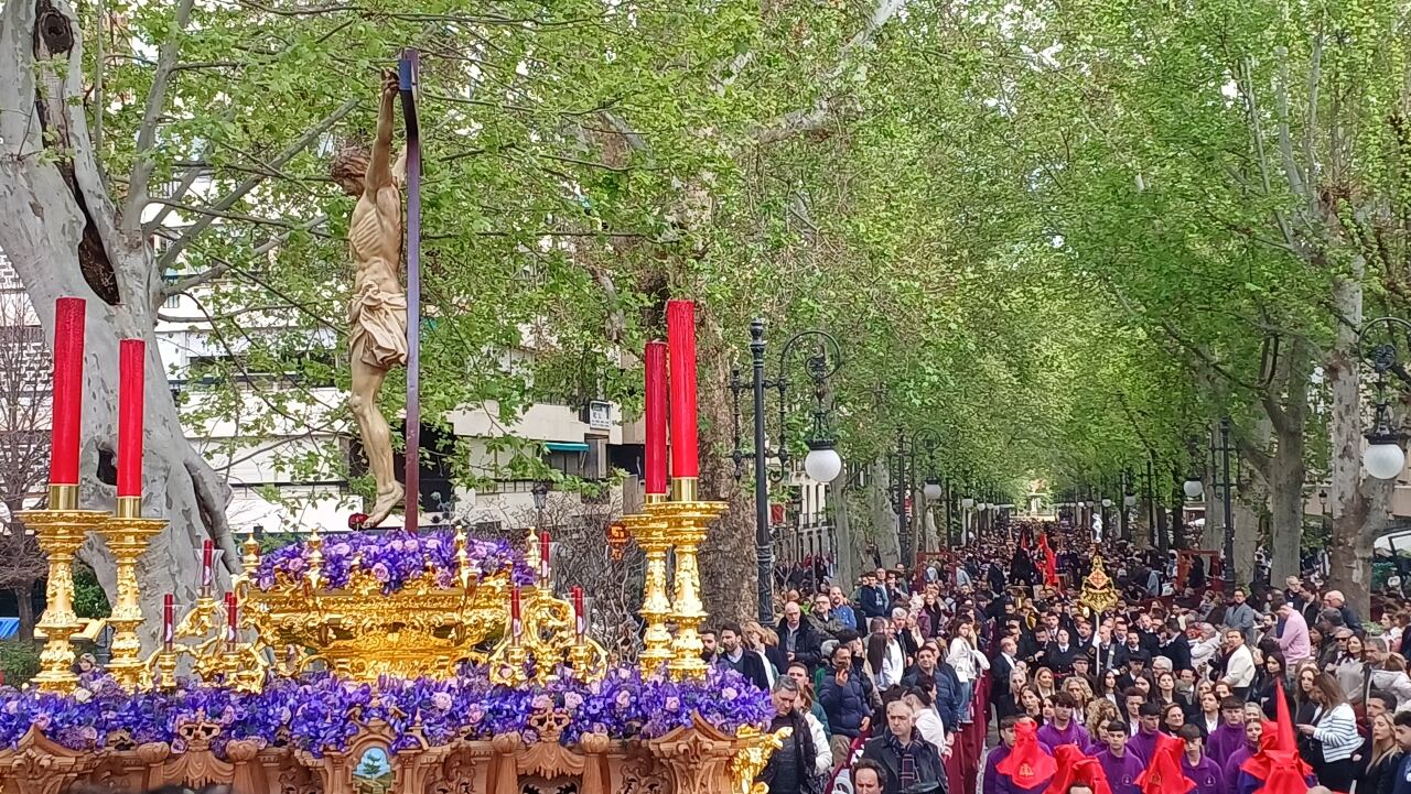 El Cristo del Consuelo (Gitanos) en la Carrera Oficial de la Semana Santa de Granada 2025