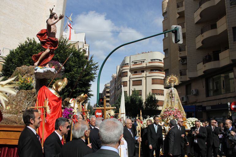 Encuentro del Cristo Resucitado y la Virgen de la Asunción en la procesión de las Aleluyas
