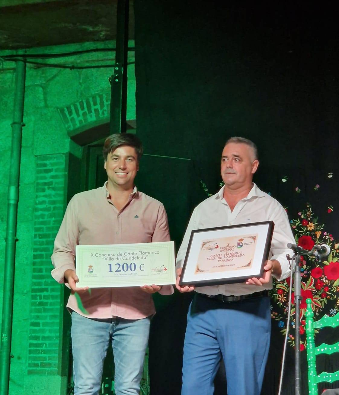 El alcalde de Candeleda entrega el premio