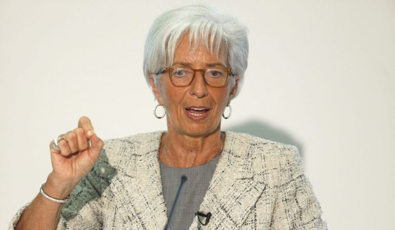 La directora del Fondo Monetario Internacional, Christine Lagarde, una de las firmantes del manifiesto, en una rueda de prensa en Londres.