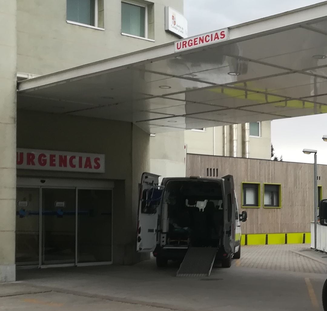 Entrada del Servicio de Urgencias del Hospital de los Santos Reyes de Aranda