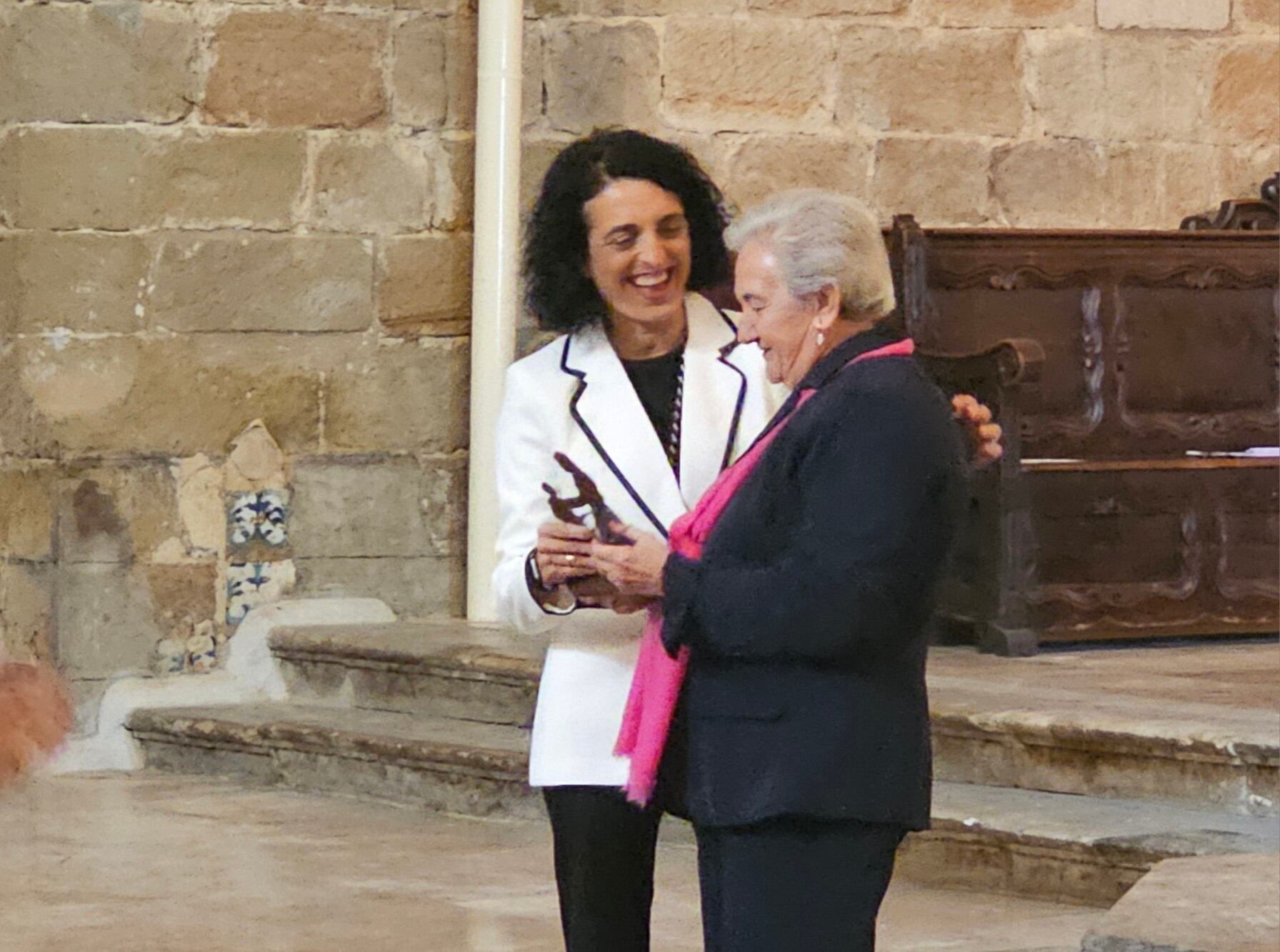 Silvia Peropadre junto a la Hermana María Luisa Berzosa González, religiosa de la Congregación Hijas de Jesús y pregonera de la Semana Santa 2025.