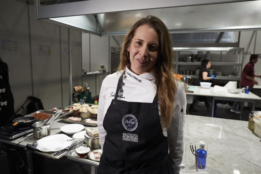 Camila Ferraro, en las cocinas del congreso.