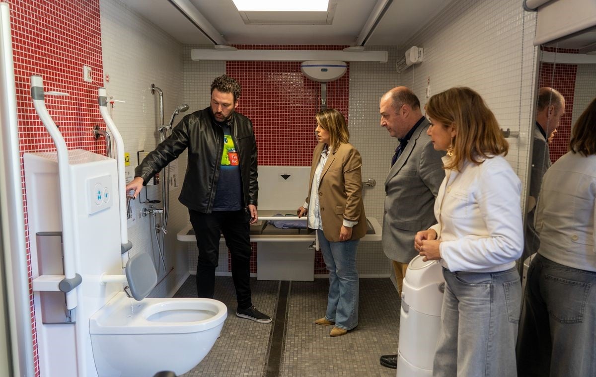 Interior de los cambiadores inclusivos de Cartagena puestos en marcha en marzo de 2025. Foto archivo.