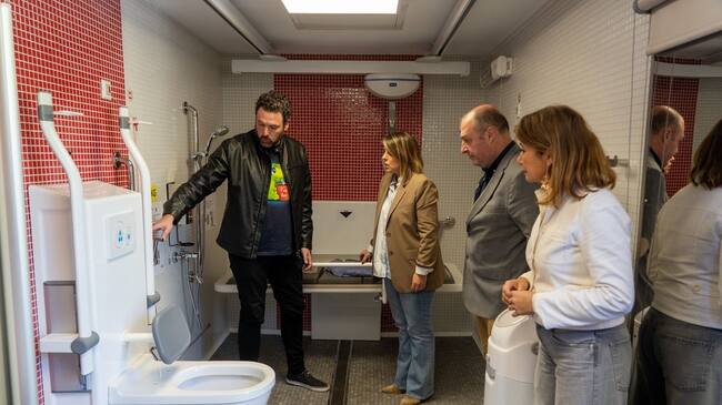 Interior de los cambiadores inclusivos de Cartagena puestos en marcha en marzo de 2025. Foto archivo.