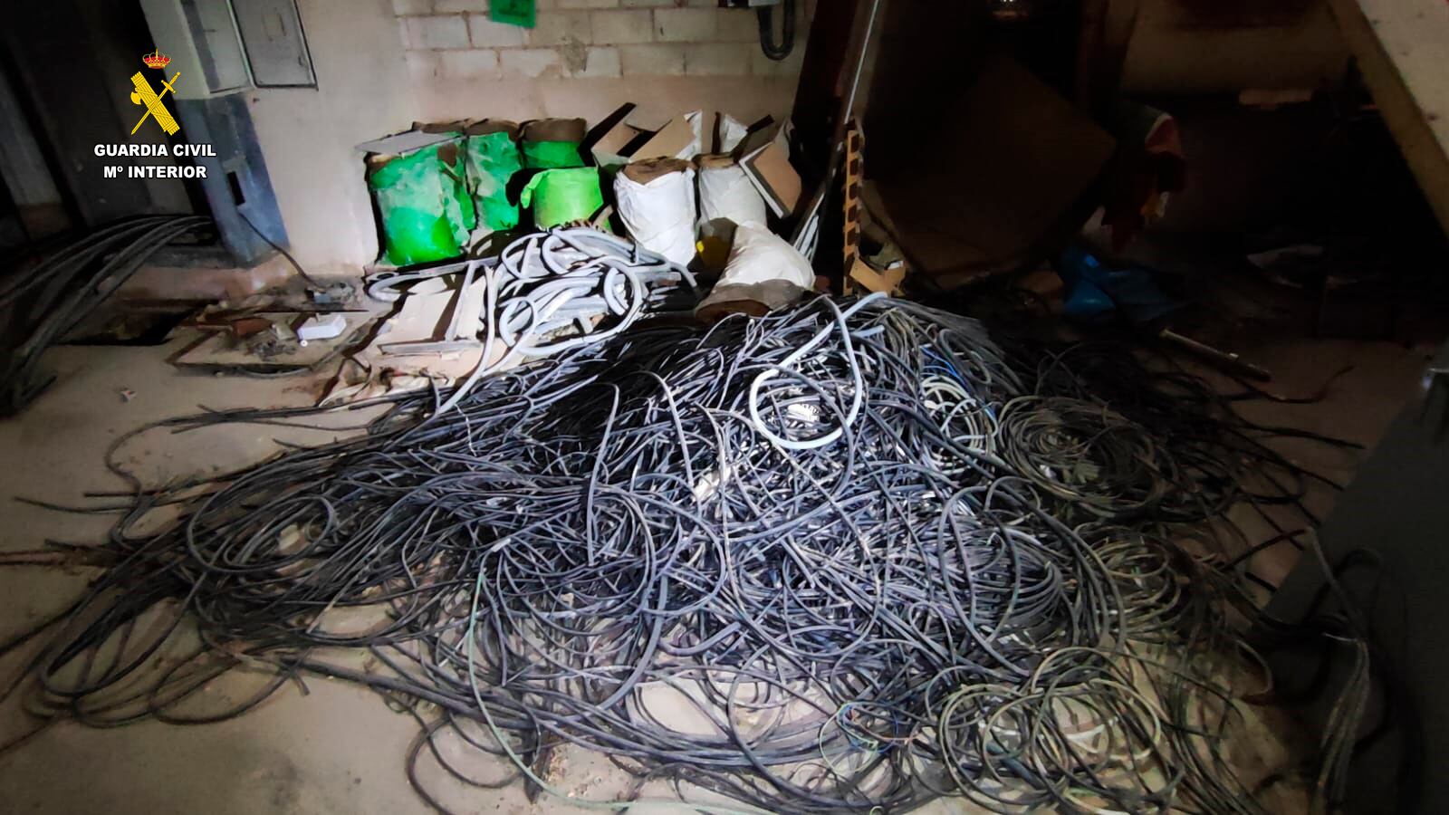 Detenido a 25 metros de altura: localizado un delincuente especializado en el robo de cable de cobre en La Rioja