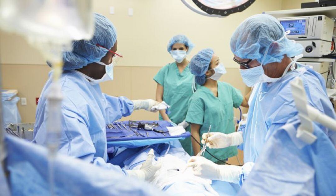 Sanitarios trabajando