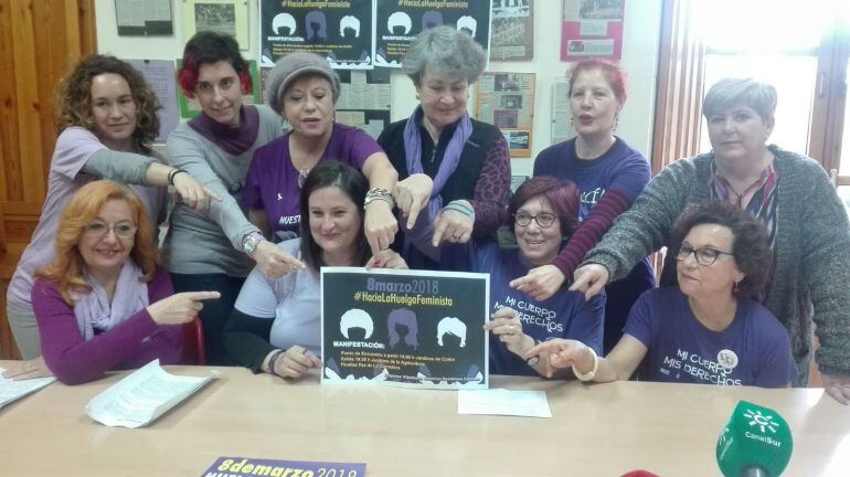 Representantes de la Plataforma `Nosotras Decidimos&#039;, en la presentación de los actos del 8M.