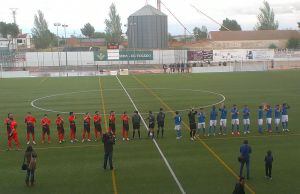 Madridejos y ALmansa saludan antes del comienzo