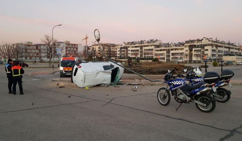 La furgoneta volcada