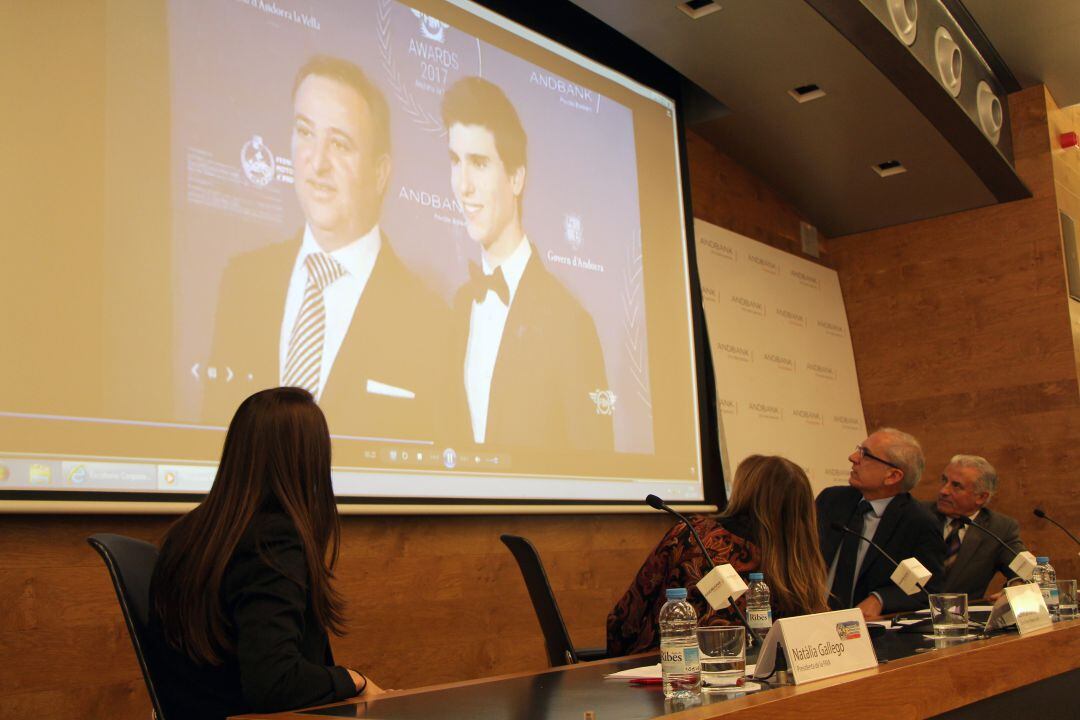 La presidenta de la Federació Motociclista d'Andorra, Natàlia Gallego; la cònsol major d'Andorra la Vella, Conxita Marsol; el ministre de Turisme, Francesc Camp, i el subdirector general de Banca país d'Andbank, Josep Maria Cabanes, presenten la Gala FIM 