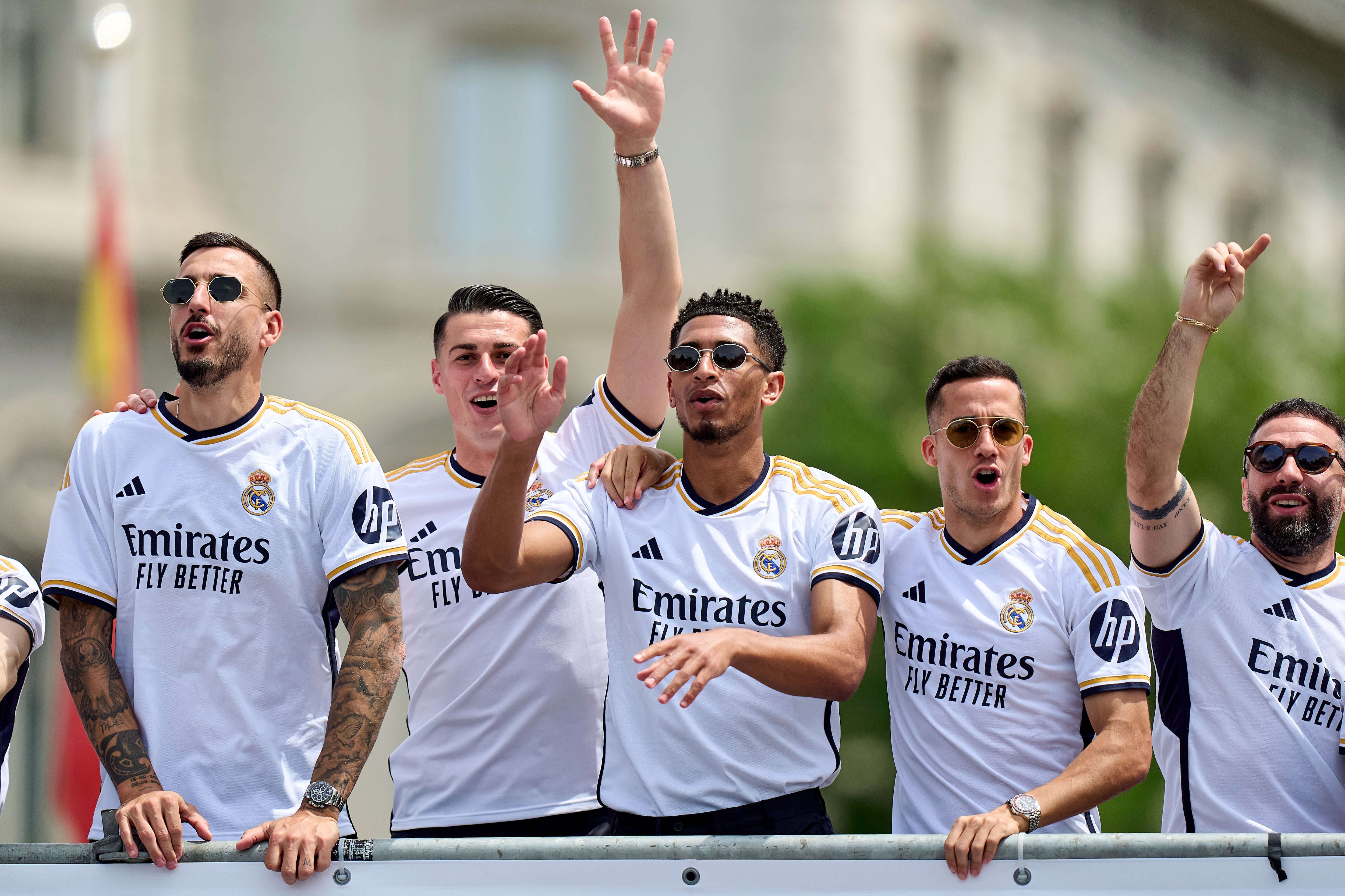 Joselu, Kepa, Bellingham, Lucas y Carvajal celebran el último título de Liga del Real Madrid