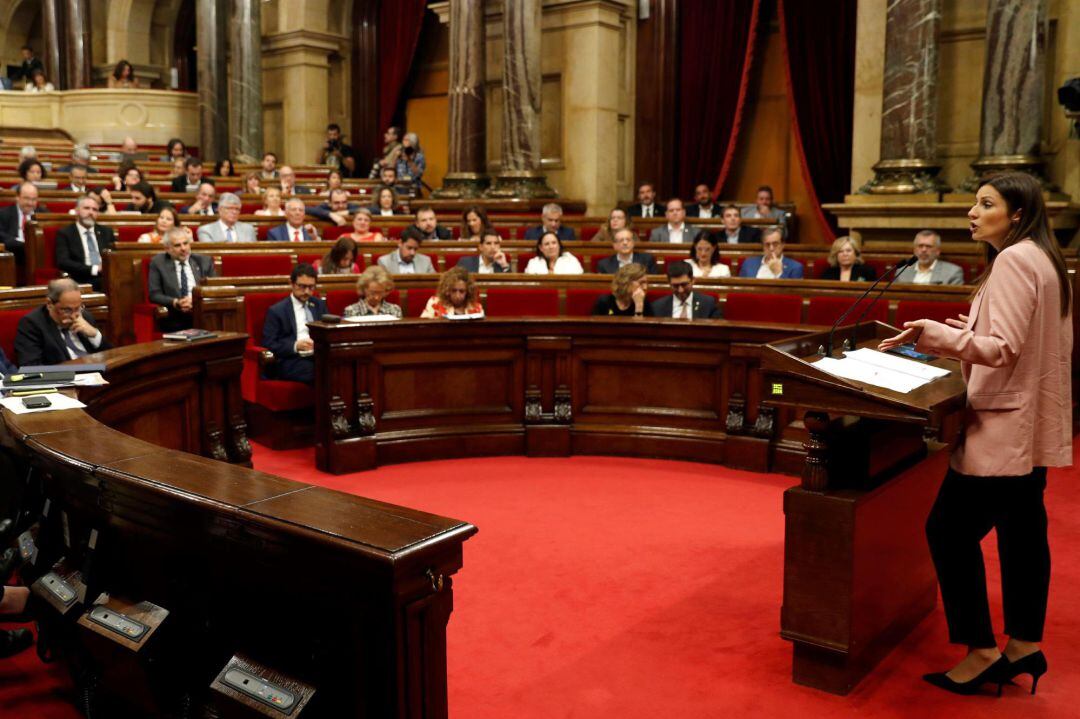 La líder y portavoz grupo parlamentario de Ciudadanos, Lorena Roldán, durante su intervención hoy en el debate de la moción de censura impulsada por Ciudadanos contra el presidente de la Generalitat, Quim Torra.