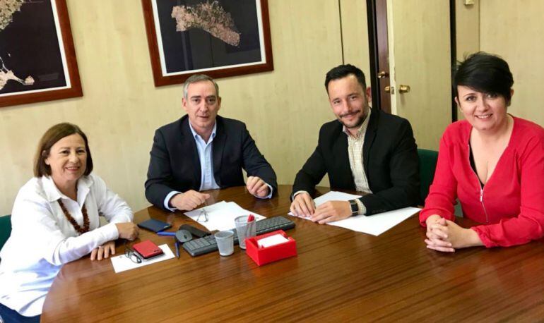 Un momento durante la reunión con Costas