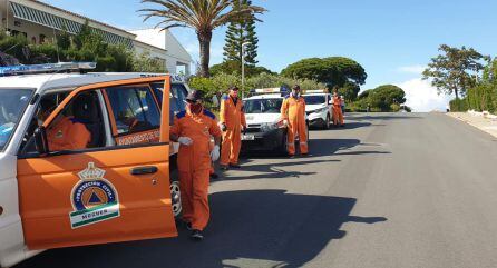 Miembros de Proteccion Civil de Moguer durante el confinamiento.