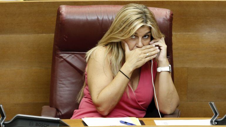  La coordinadora general del PPCV, Eva Ortiz, durante la sesión vespertina del Debate de Politica General de la Comunidad Valenciana