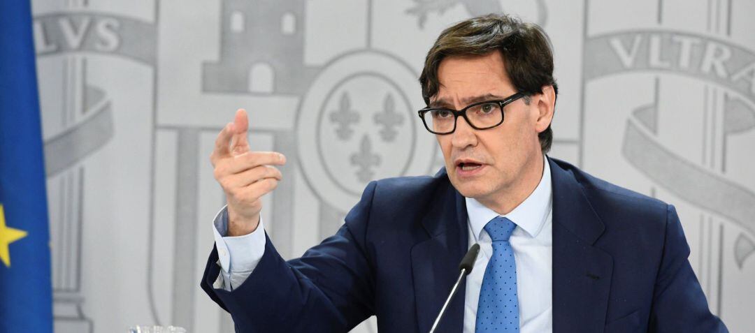 El ministro de Sanidad, Salvador Illa, y de Política Territorial y Función Pública, Carolina Darias (no aparece) ofrecen una rueda de prensa para analizar la situación de la pandemia de covid-19 este miércoles en Madrid. 
