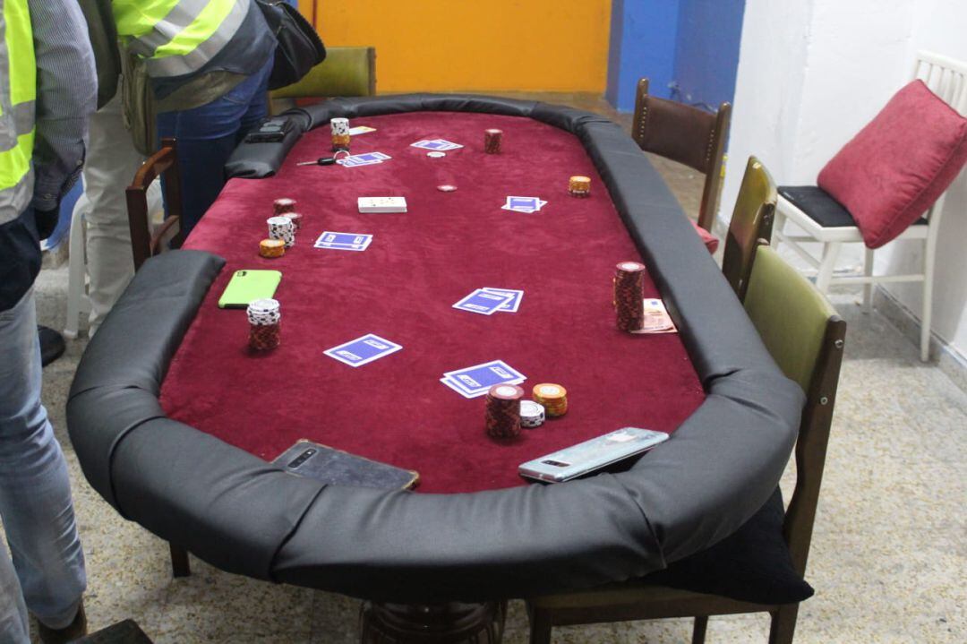 Mesa de juego desarticulada