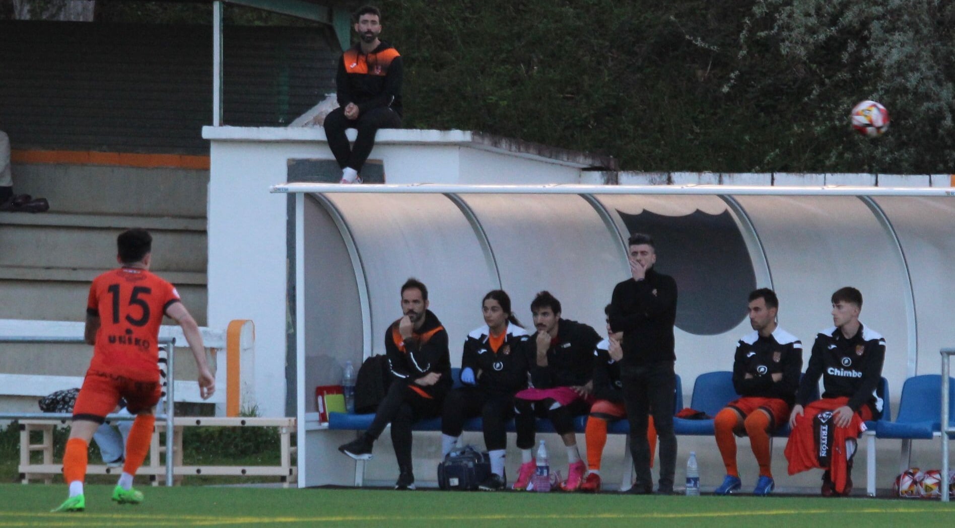 Gorka Gaztelu, dirigiendo al Sámano.