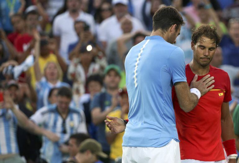 Nadal saluda a Del Potro al término del partido