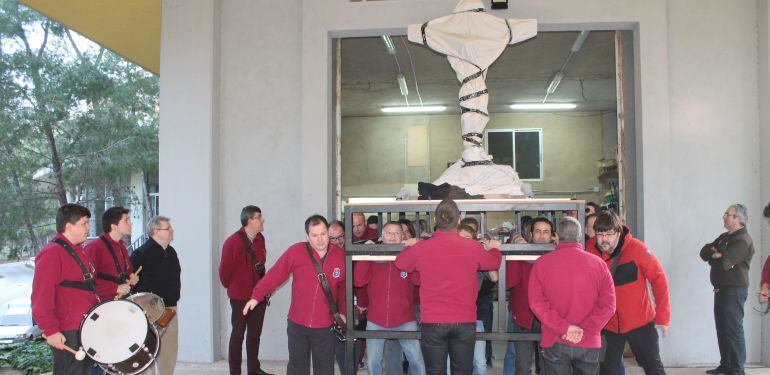 Un dels assajos amb el nou Sant Crist de la Sant.