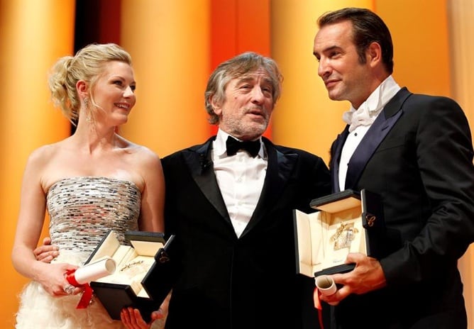 El presidente del jurado de Cannes 2011, junto a los mejores actores de la edición