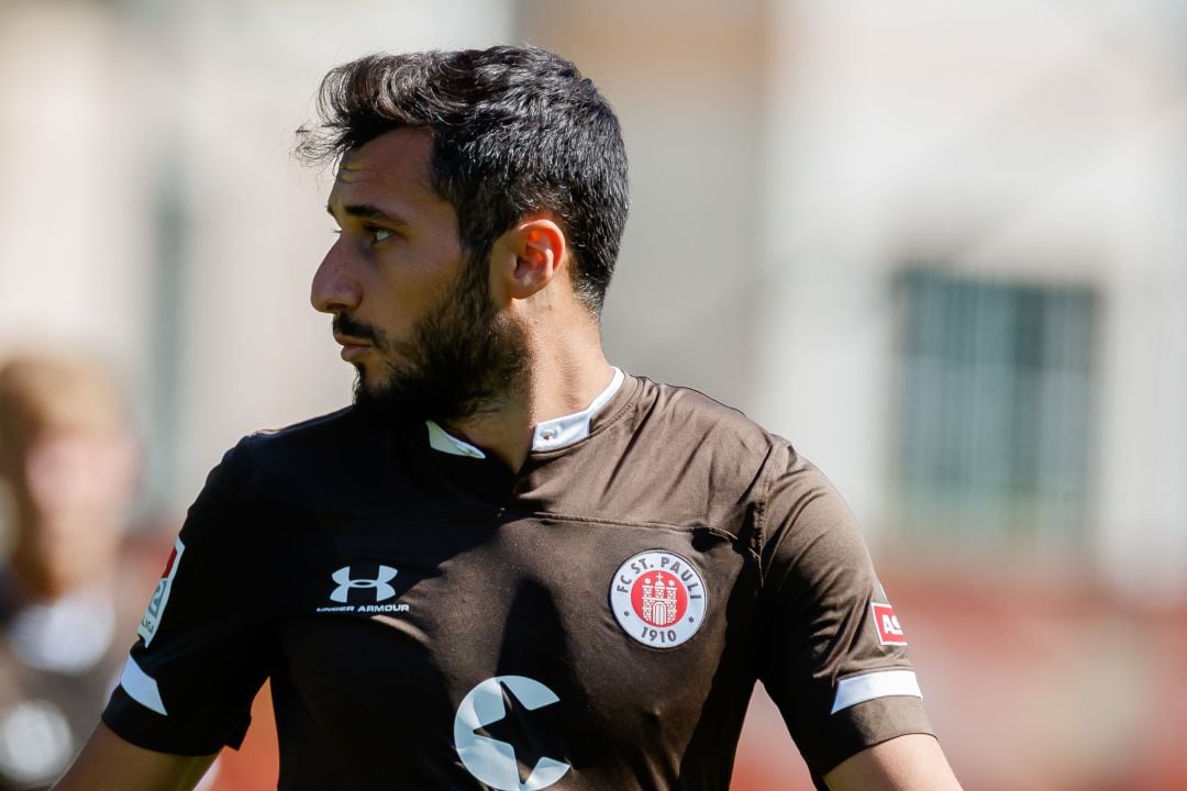 Cenk Sahin, en un partido con el St. Pauli