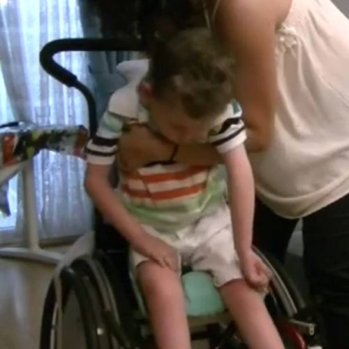 Sanse rediseña un campamento urbano para adaptarlo a un niño que sufre atrofia muscular espinal