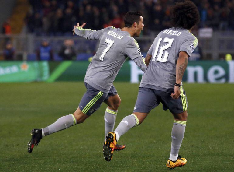 Ronaldo celebra junto a Marcelo el gol ante la Roma.