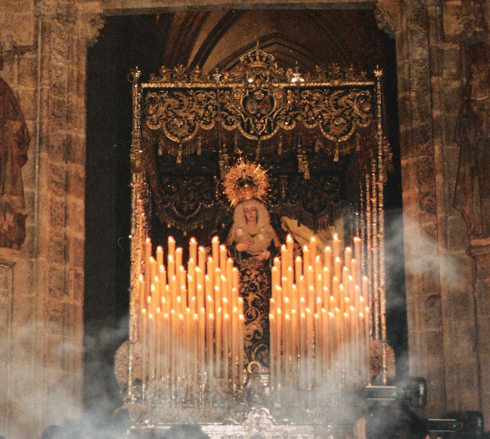 Imagen de la Virgen de la Estrella en su coronación canónica de 1999