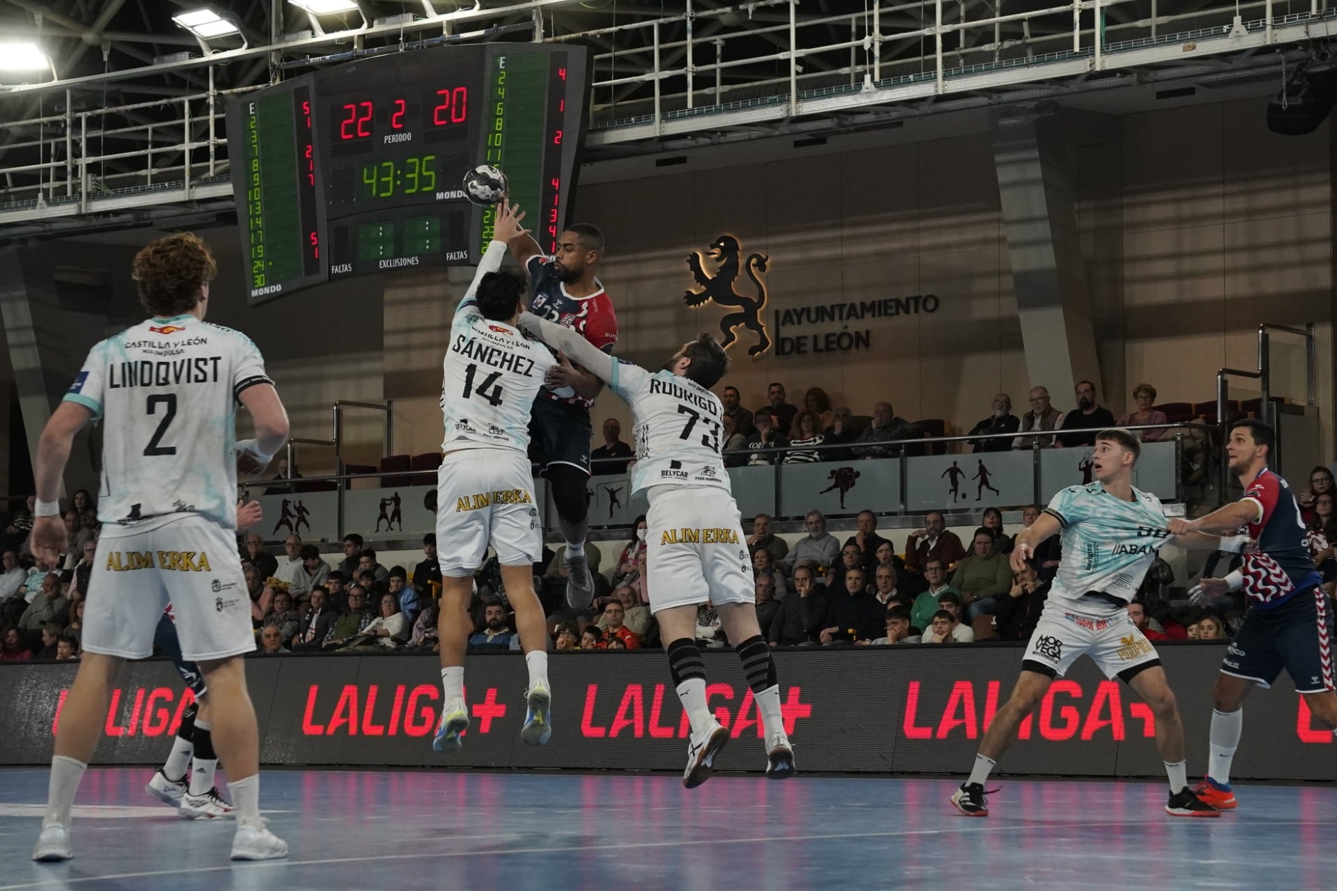 Imagen del partido entre Ademar León y Horneo EÓN Alicante