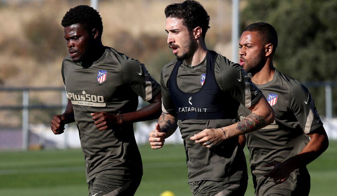 Los jugadores del Atlético, durante un entrenamiento.