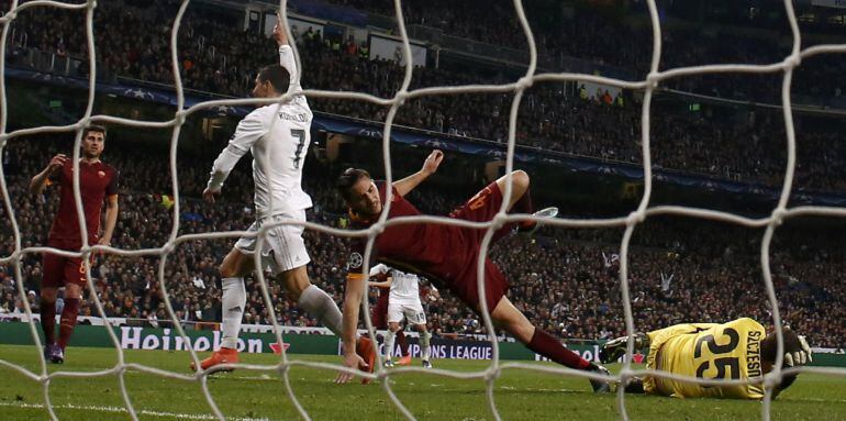 Cristiano Ronaldo celebra su gol a la Roma.
