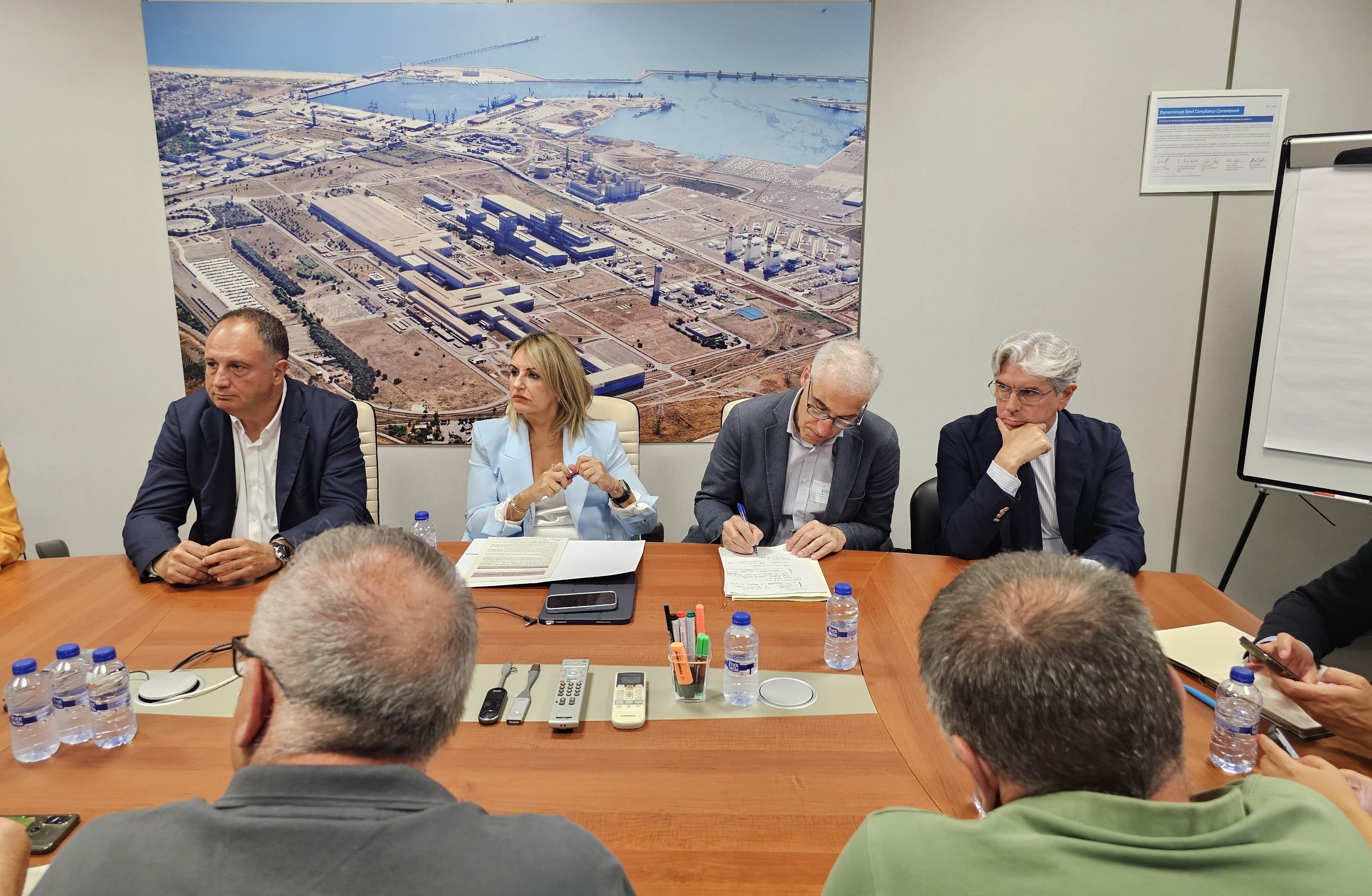 La consellera de Industria, Nuria Montes, reunida con el Comité de Empresa de Thyssenkrupp Galmed en su planta de Sagunt