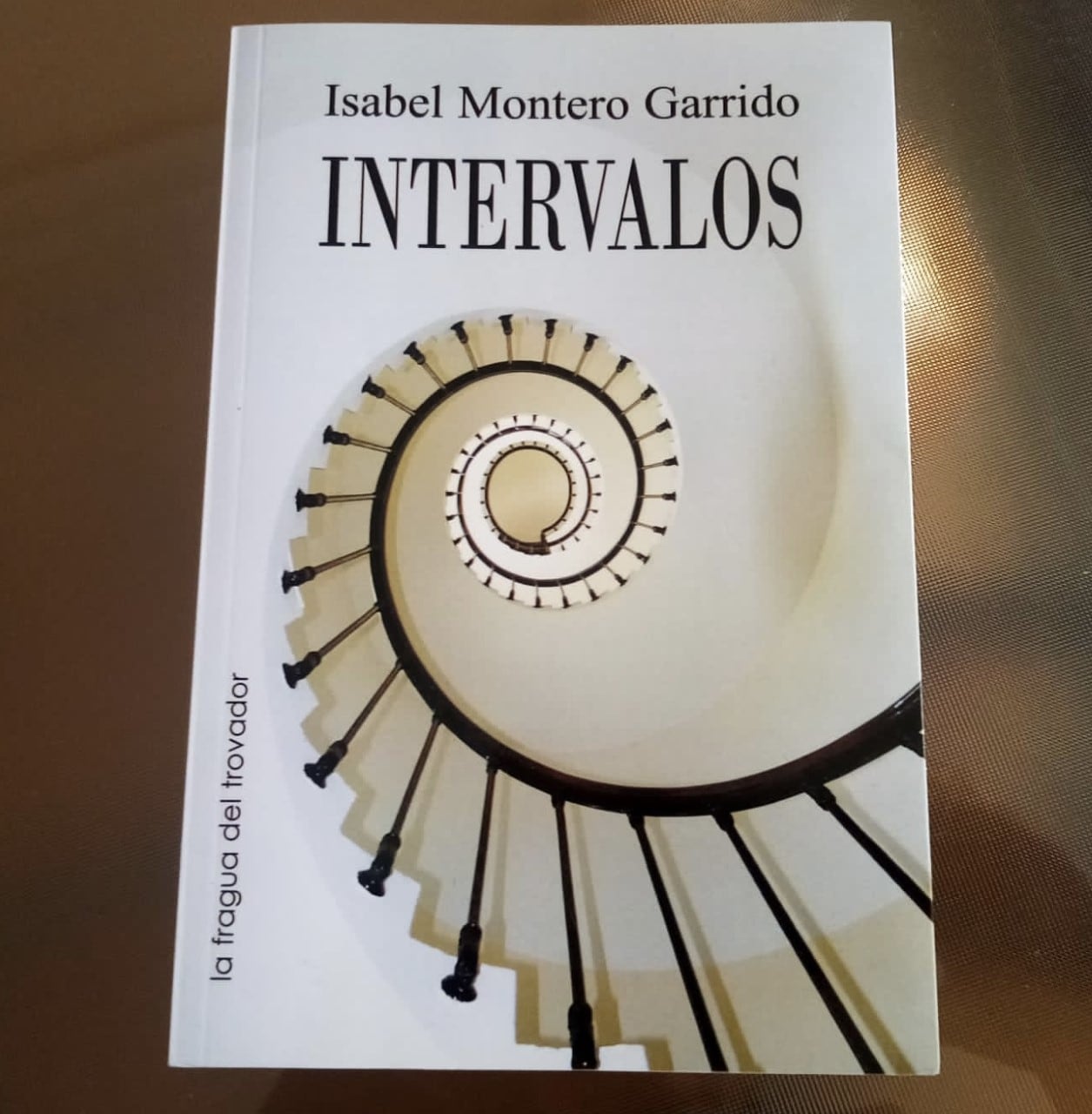 Cubierta del poemario &#039;Intervalos&#039;, de Isabel Montero