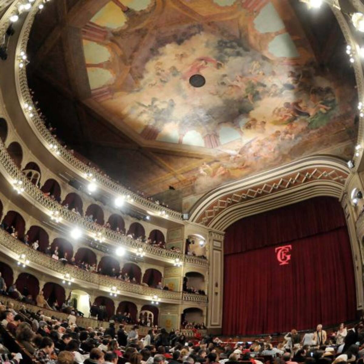 El COAC 2026, en vilo tras la posible ausencia de varias agrupaciones: el Regidor de Escena, el principal motivo