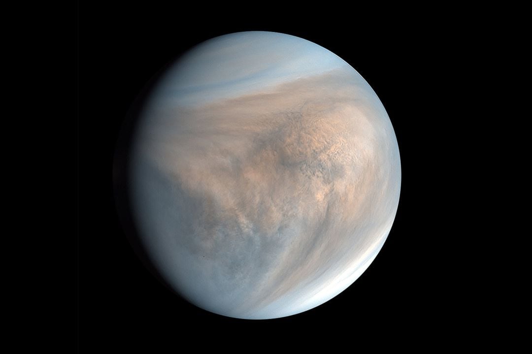 Imagen del planeta Venus obtenida por la nave espacial japonesa Akatsuki en 2016 donde se aprecian claramente sus nubes.