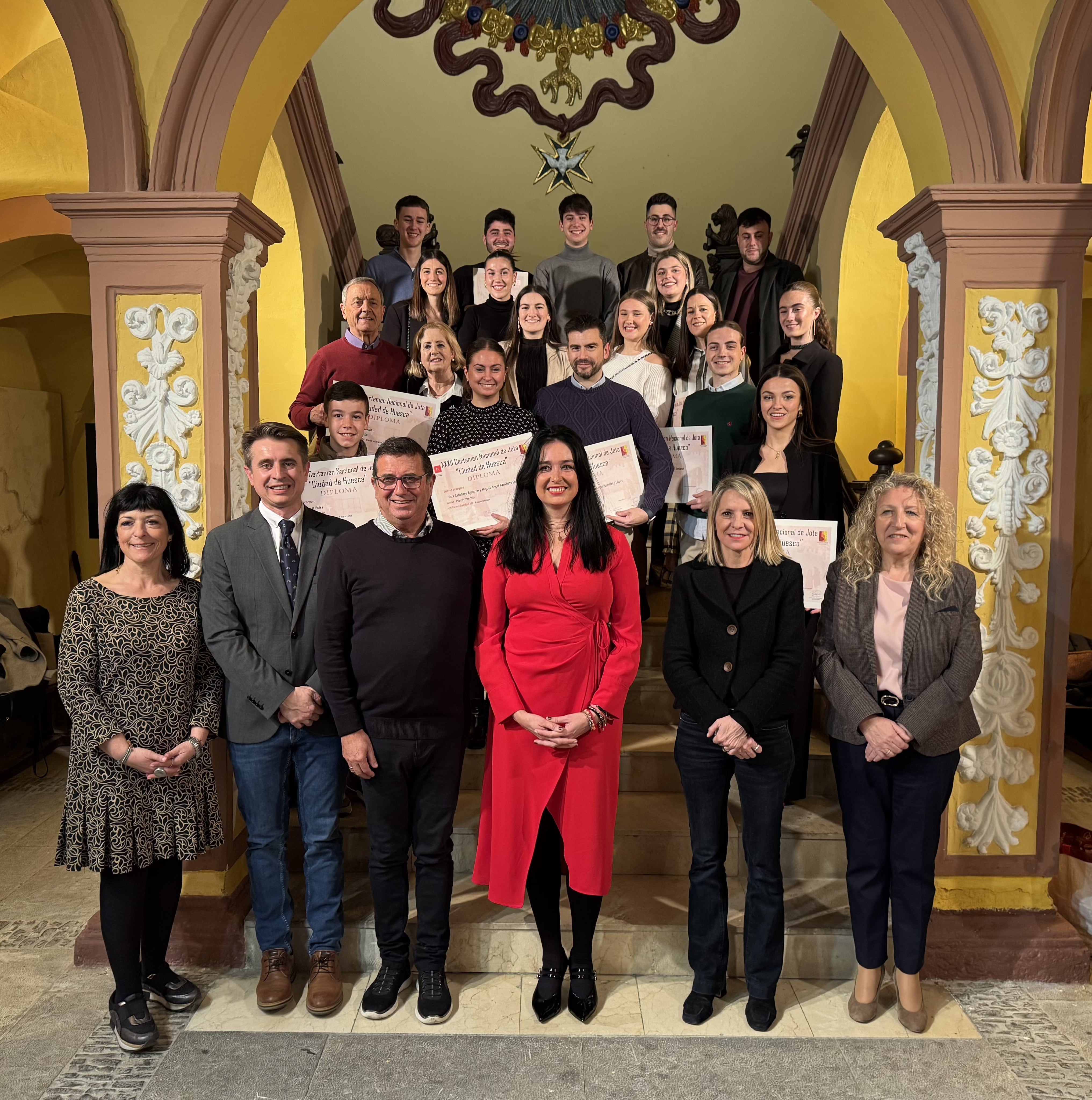 Foto de grupo tras la entrega de los premios de Jota Ciudad de Huesca