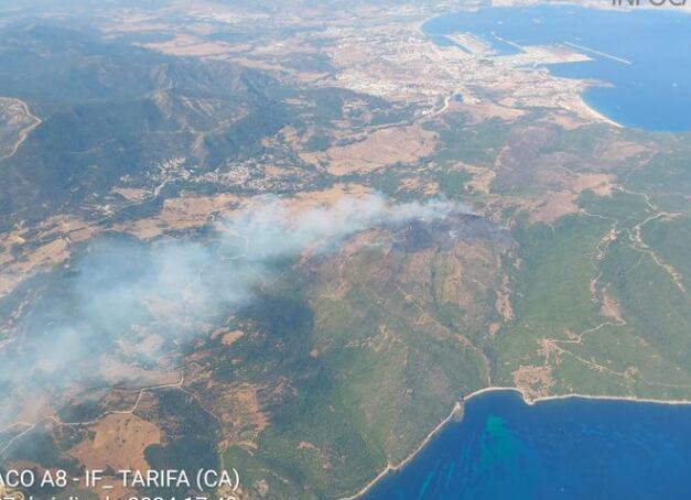 El incendio está en una zona limítrofe entre Algeciras y Tarifa y los medios están tratando de estabilizarlo.