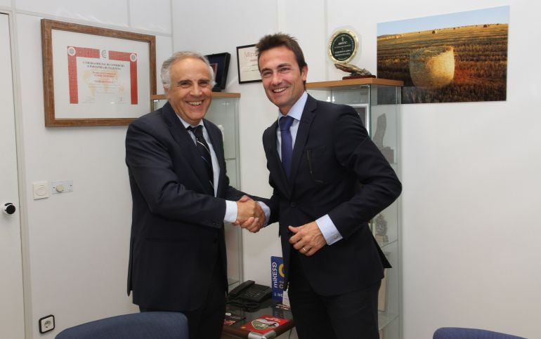 César Reales, Gerente de Agropal (izda.) y Julio García Díez, Director de Banca Minorista de Caja España-Duero en la Dirección Territorial de Valladolid y Palencia